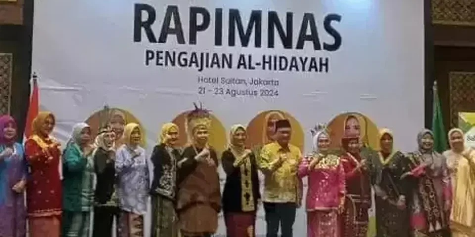 Waketum Partai Golkar Ace Hasan Syadzily dan Ketum Pengajian Al Hidayah Hetifah Sjaifudian di acara seusai Rapimnas Pengajian Al Hidayah, Hotel Sultan, Jakarta, Kamis, 22 Agustus 2024. (Istimewa/Istimewa)