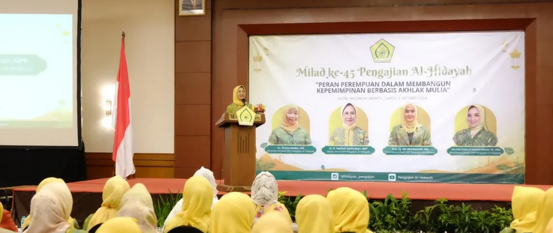 Ketua Umum DPP Pengajian Al-Hidayah, Hetifah Sjaifudian, saat menyampaikan sambutan dalam Peringatan Milad ke-45 Pengajian Al-Hidayah di Hotel Milenium Jakarta pada Sabtu (05/10/2024).