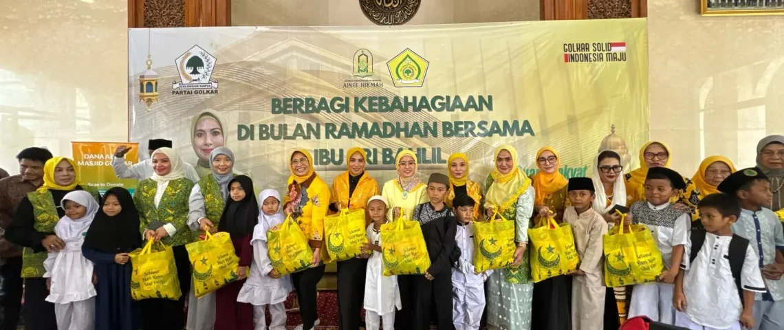 Dewan Pimpinan Pusat (DPP) Pengajian Al-Hidayah bersama DKM Masjid Ainul Hikmah DPP Partai Golkar menggelar kegiatan sosial bertajuk "Berbagi Kebahagiaan Bersama Ibu Sri Suparni Bahlil" yang digelar di Masjid Ainul Hikmah DPP Partai Golkar di Slipi Jakarta pada Sabtu (15/3/2025)