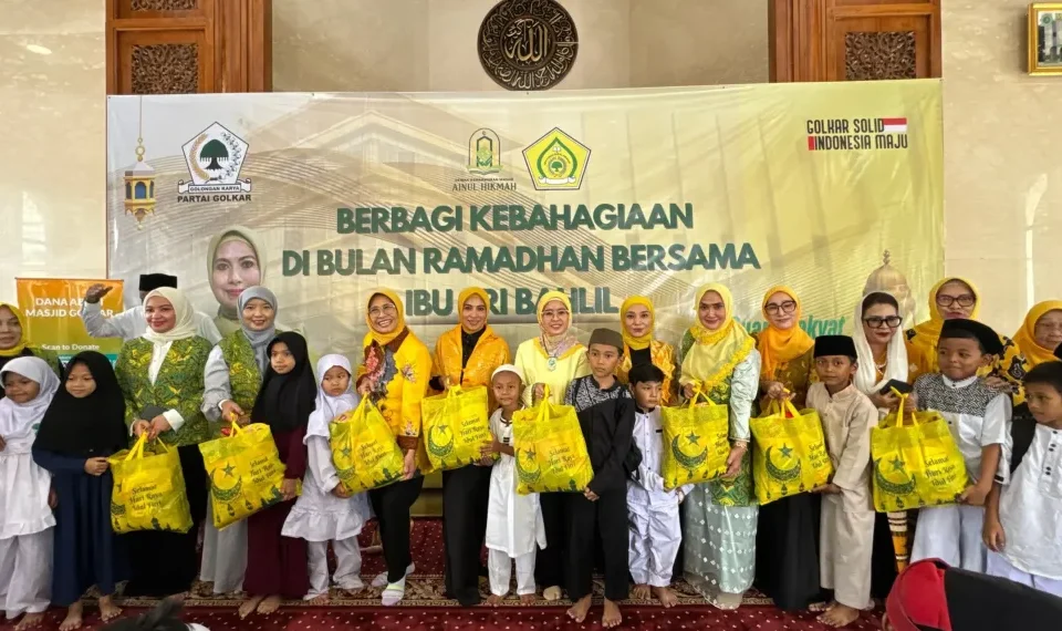 Dewan Pimpinan Pusat (DPP) Pengajian Al-Hidayah bersama DKM Masjid Ainul Hikmah DPP Partai Golkar menggelar kegiatan sosial bertajuk "Berbagi Kebahagiaan Bersama Ibu Sri Suparni Bahlil" yang digelar di Masjid Ainul Hikmah DPP Partai Golkar di Slipi Jakarta pada Sabtu (15/3/2025)