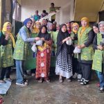 Pemberian daging qurban kepada masyarakat yang diinisiasi oleh DPP Pengajian Al- Hidayah dan Poksi X Fraksi Partai Golkar DPR RI.