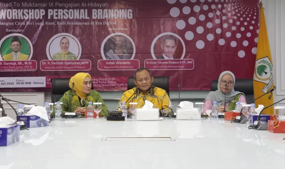 Workshop Personal Branding bertema “Bangun Citra Diri yang Kuat, Raih Kesuksesan di Era Digital” yang berlangsung di Ruang Rapat 12.04 Fraksi Partai Golkar di Gedung Nusantara I DPR RI, Senin (16/06/2025).